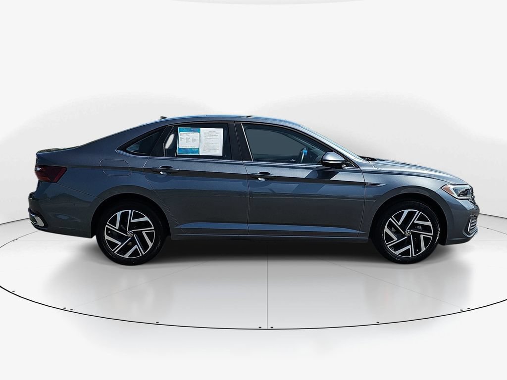 Used 2024 Volkswagen Jetta SEL FWD image 5
