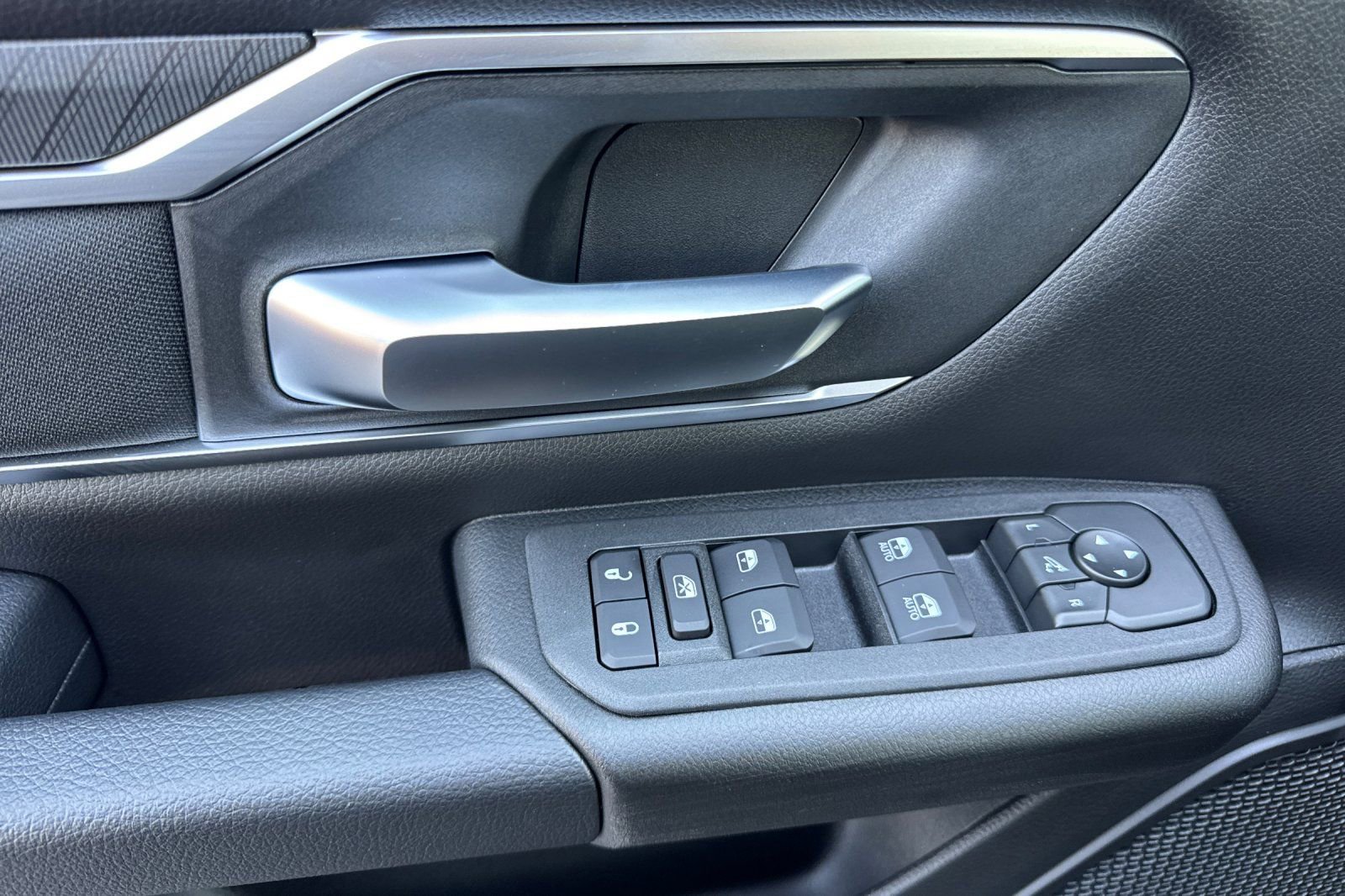 New 2026 RAM 1500 4x4 Crew Cab image 11