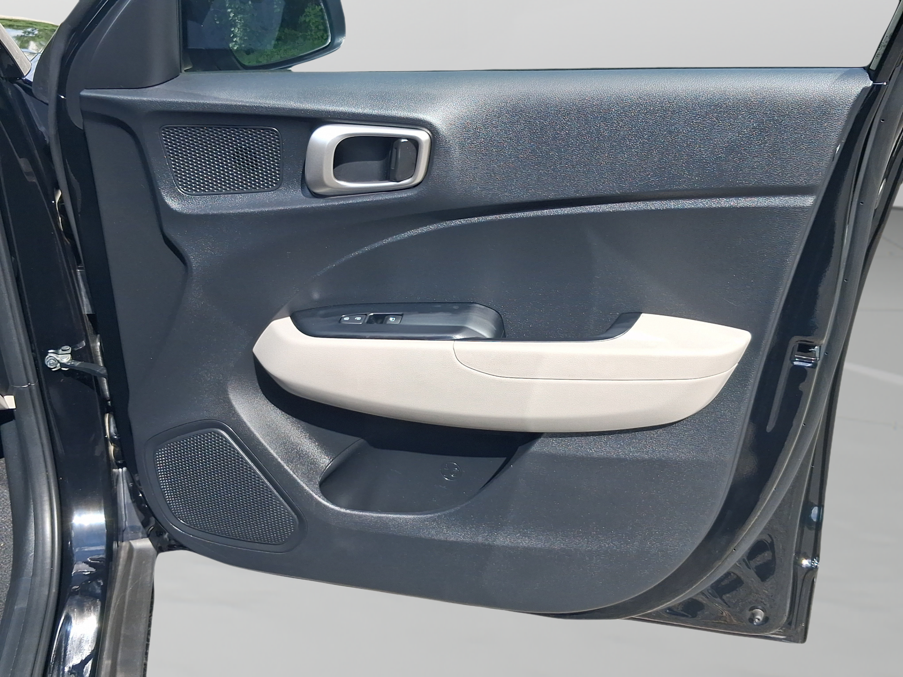 Used 2025 Hyundai Venue SEL FWD image 27