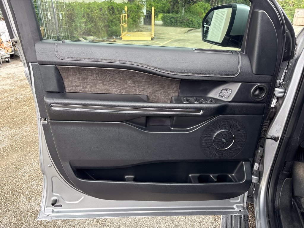 Used 2021 Ford Expedition Limited RWD image 26