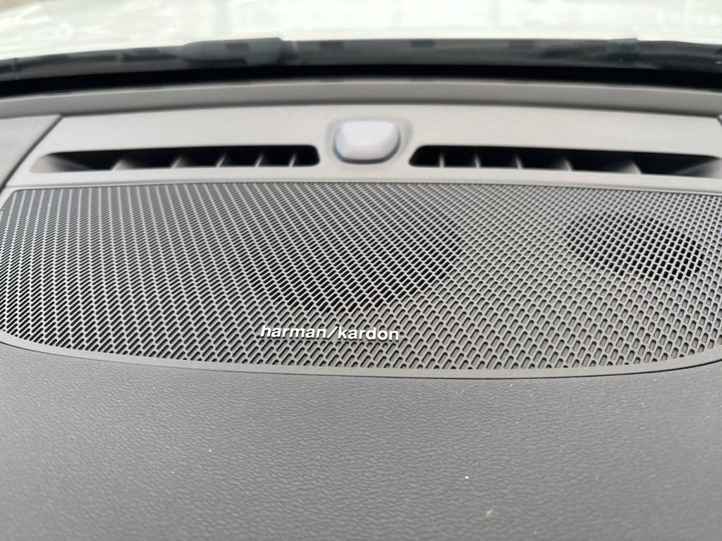 Certified 2023 Volvo XC40 B5 Plus w/ Protection Package Premier image 36