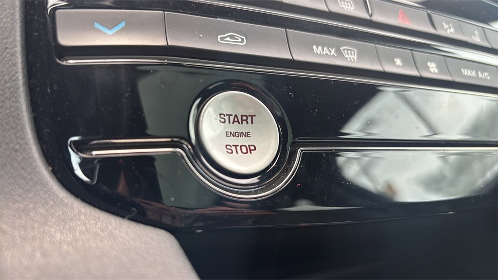 Used 2018 Jaguar F-PACE Prestige image 26