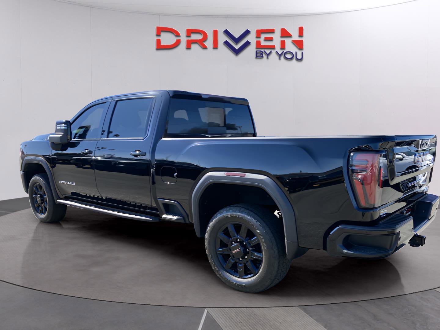 Used 2024 GMC Sierra 2500 AT4 w/ AT4 Premium Plus Package image 4