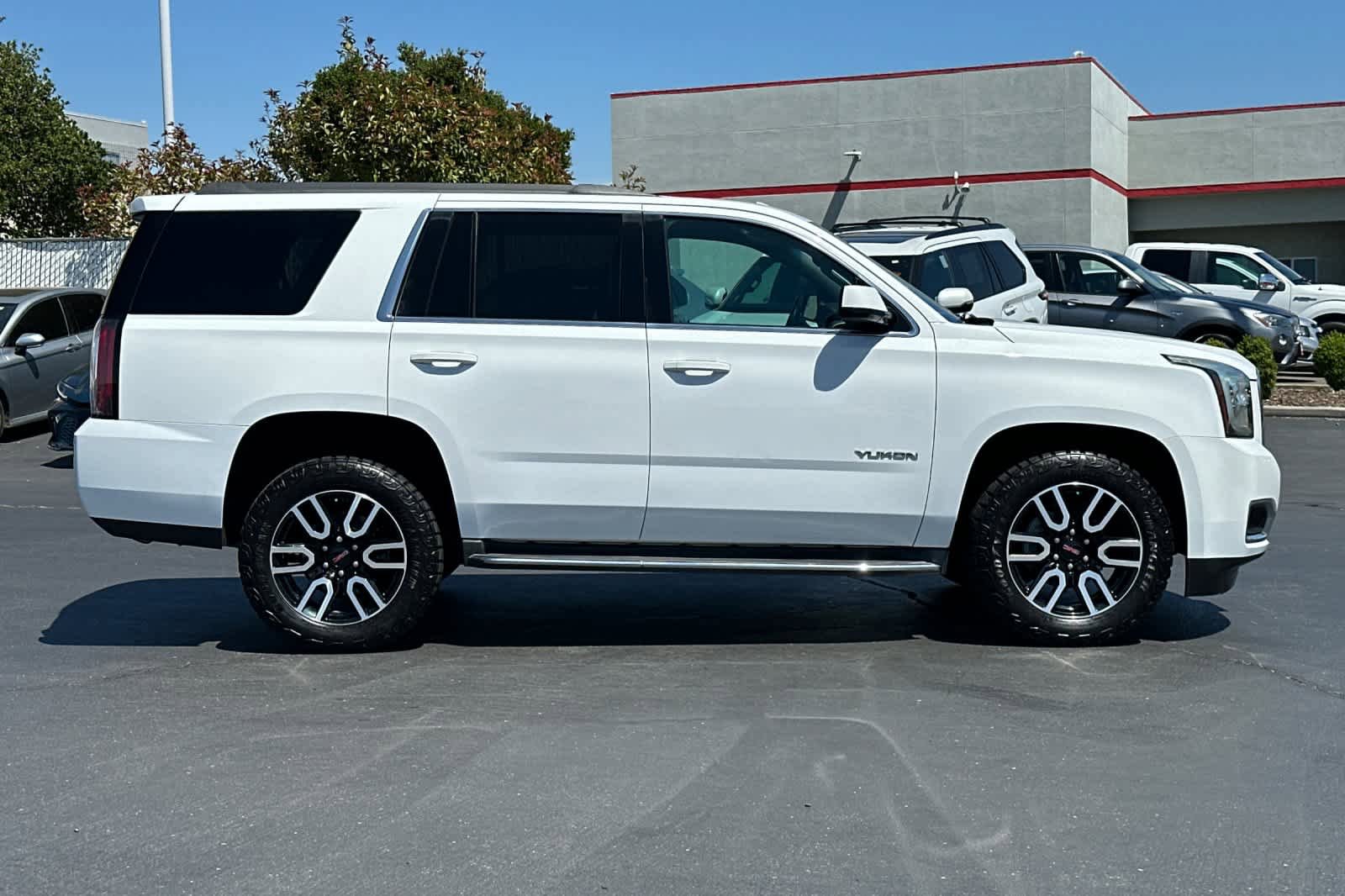 Used 2016 GMC Yukon SLE RWD image 6