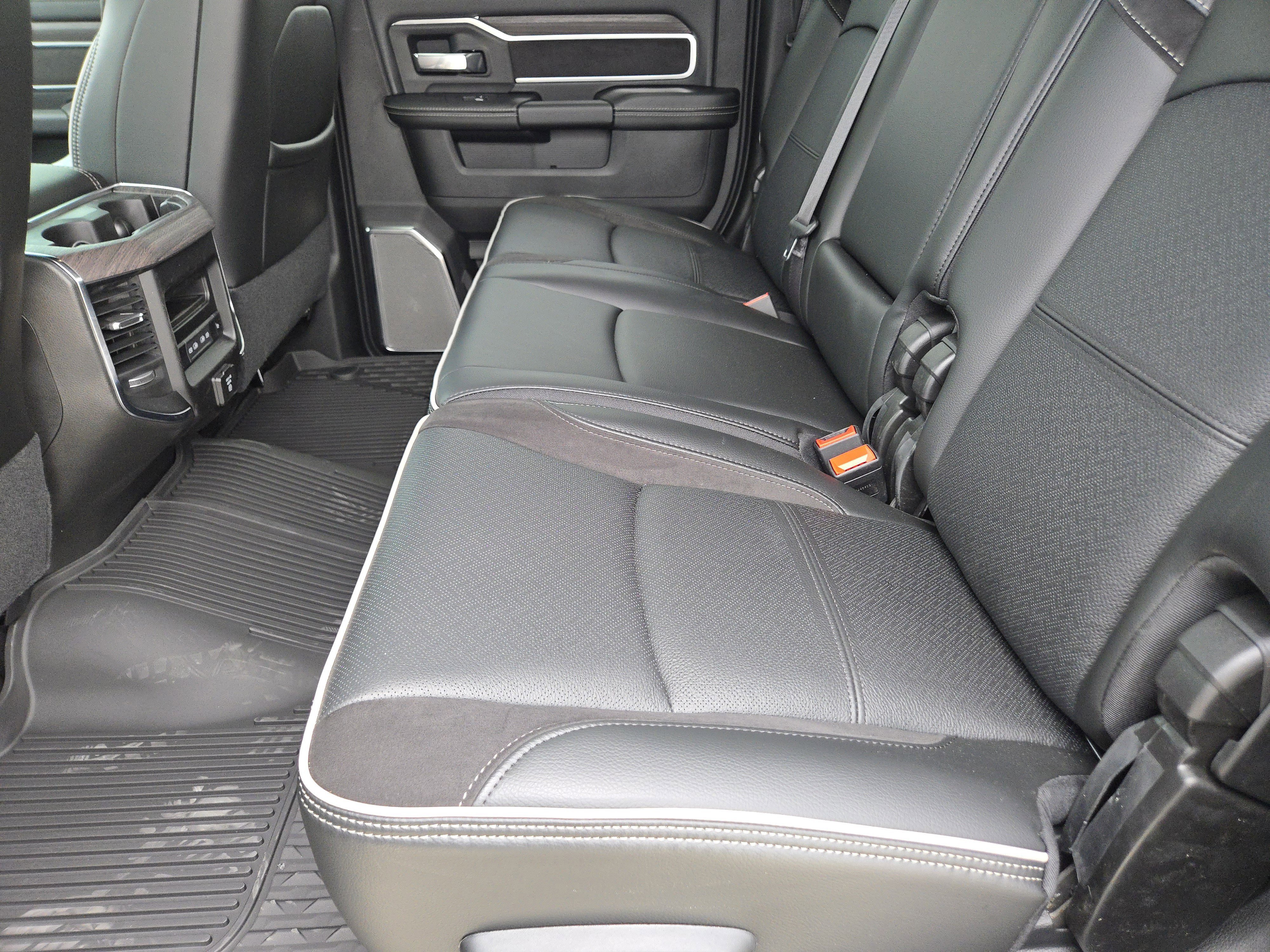 New 2026 RAM 3500 Laramie AWD/4WD image 22