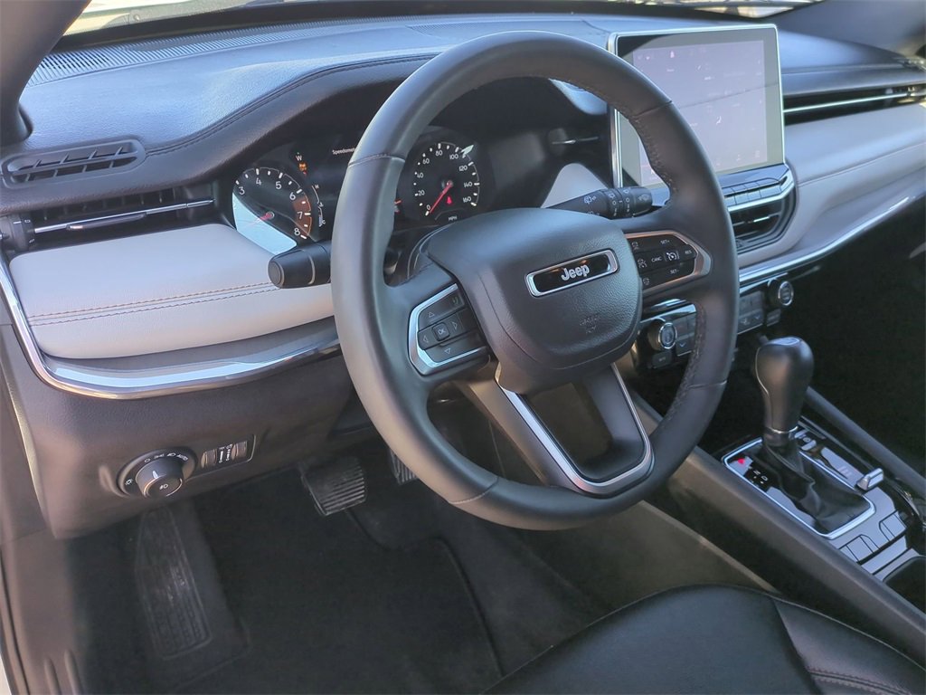 Used 2024 Jeep Compass Limited image 10