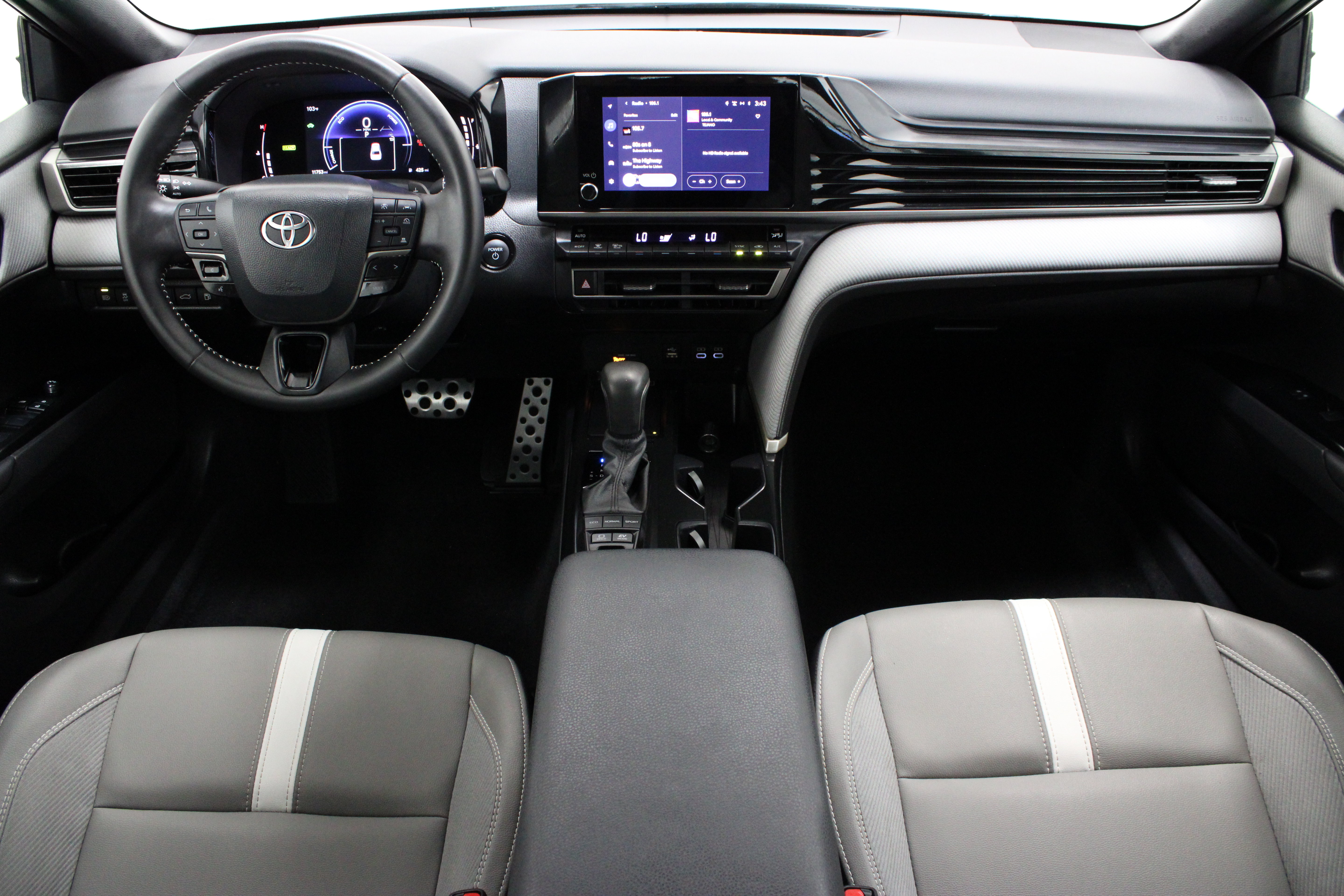 Used 2026 Toyota Camry SE w/ Convenience Package FWD image 29