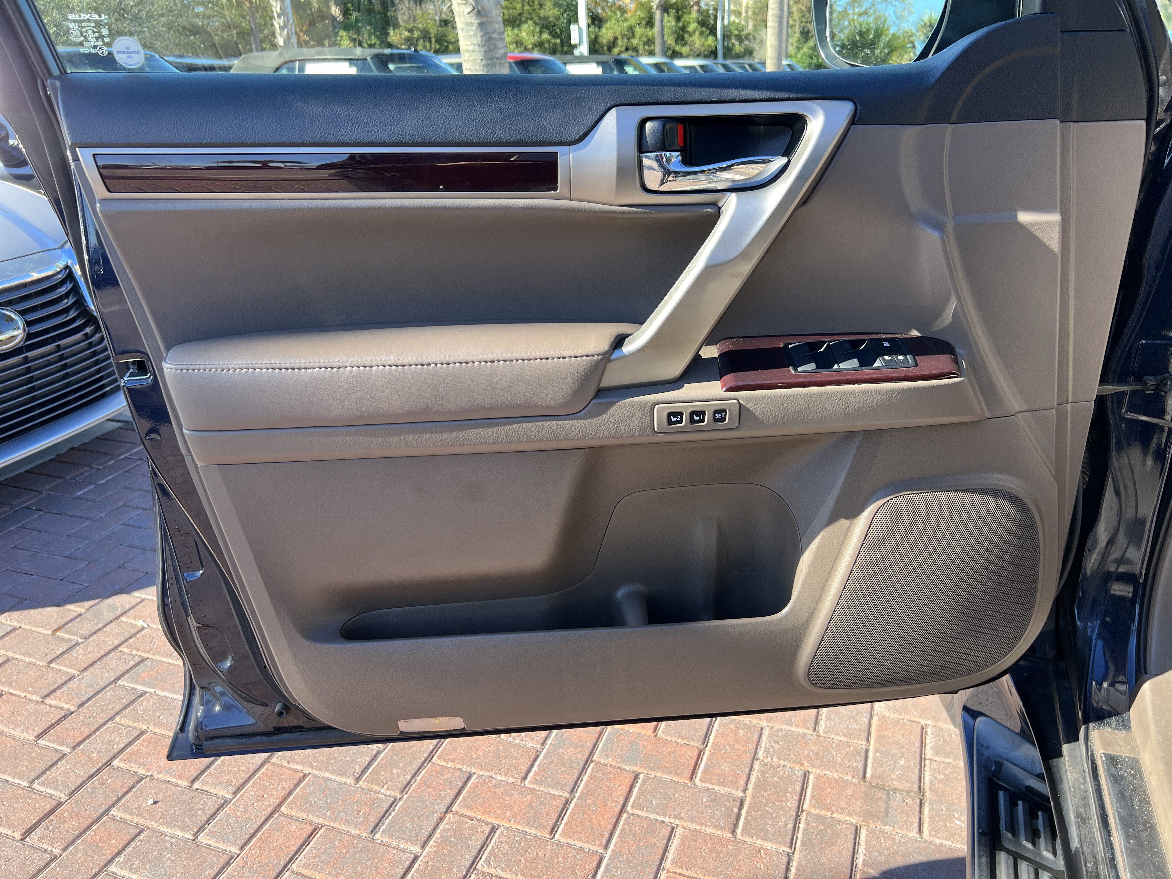 Used 2017 Lexus GX 460 Premium image 14