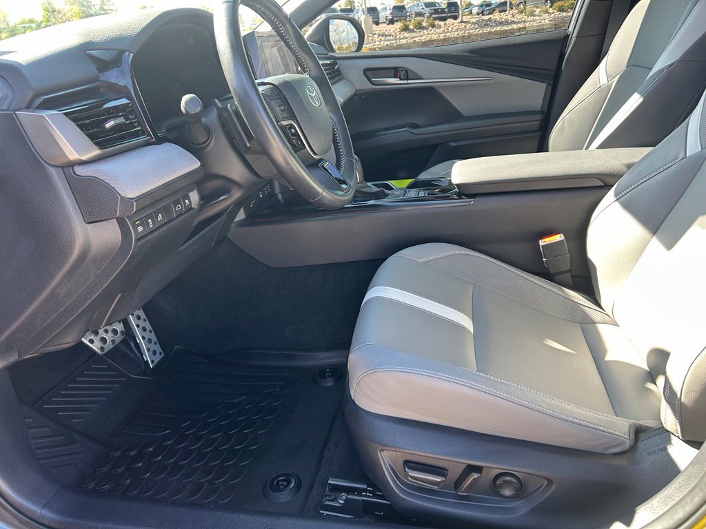 Used 2025 Toyota Camry SE AWD/4WD image 25