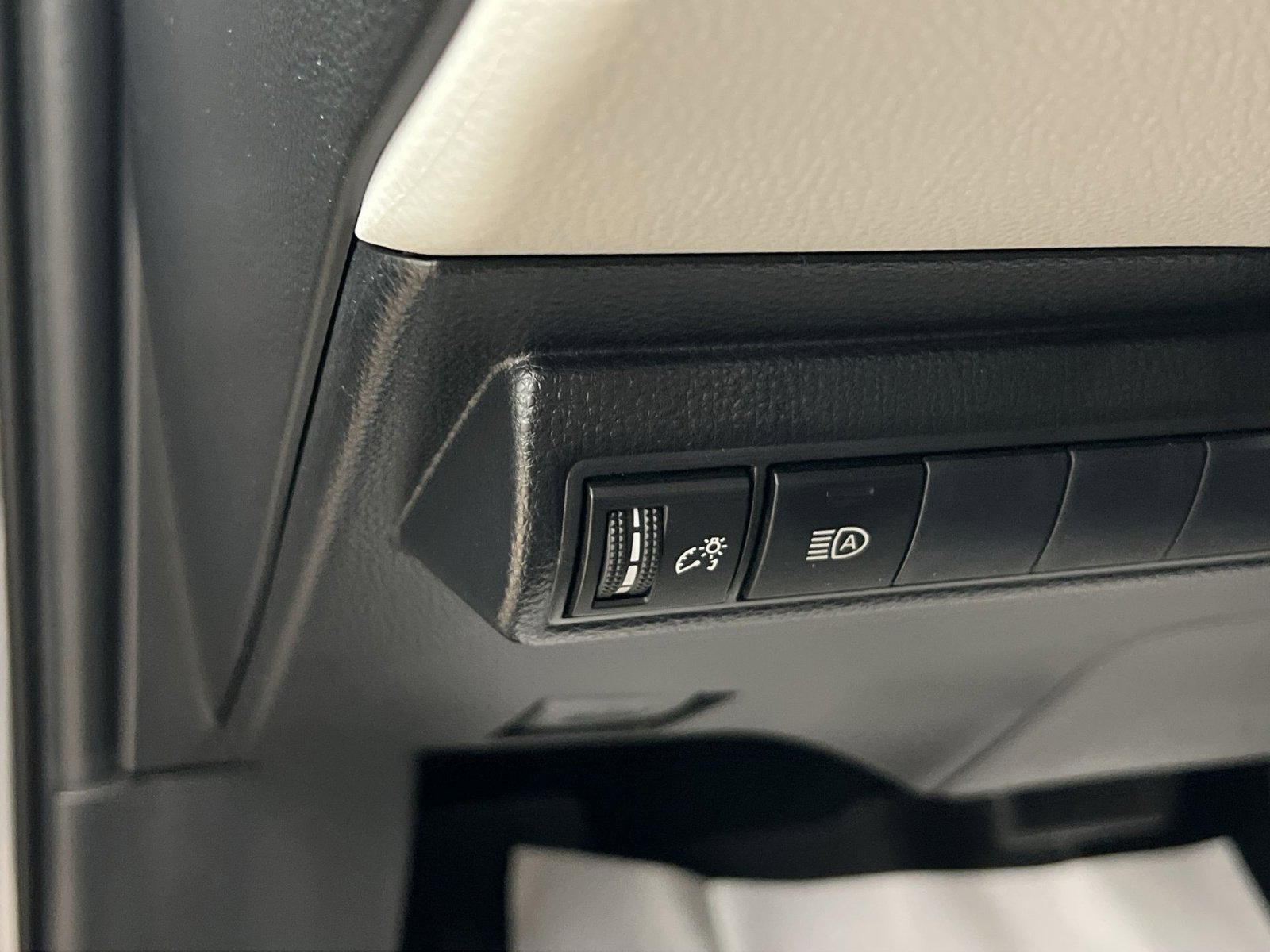 Used 2020 Toyota Corolla SE image 31