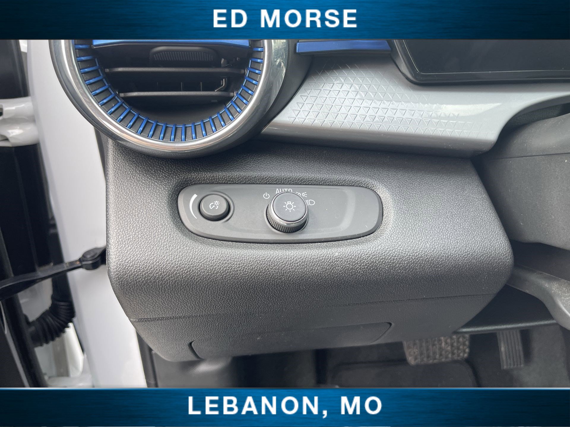 Certified 2025 Chevrolet Trax LT w/ LT Convenience Package FWD image 18
