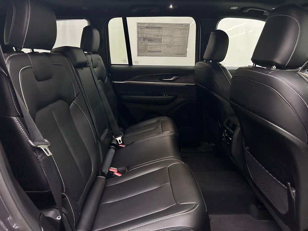 New 2025 Jeep Grand Cherokee Limited image 15