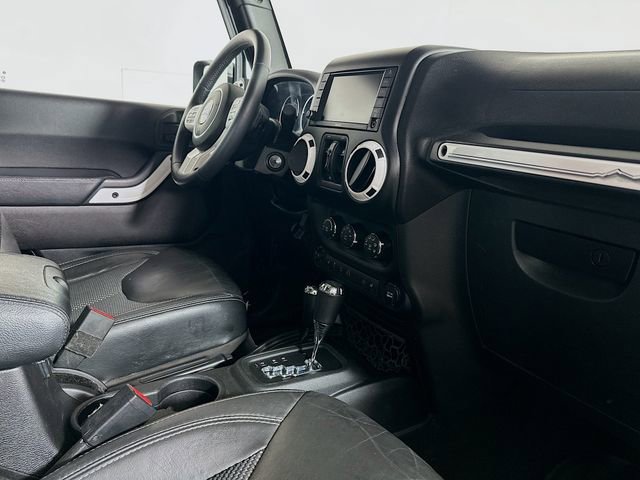 Used 2015 Jeep Wrangler Unlimited Sahara image 28