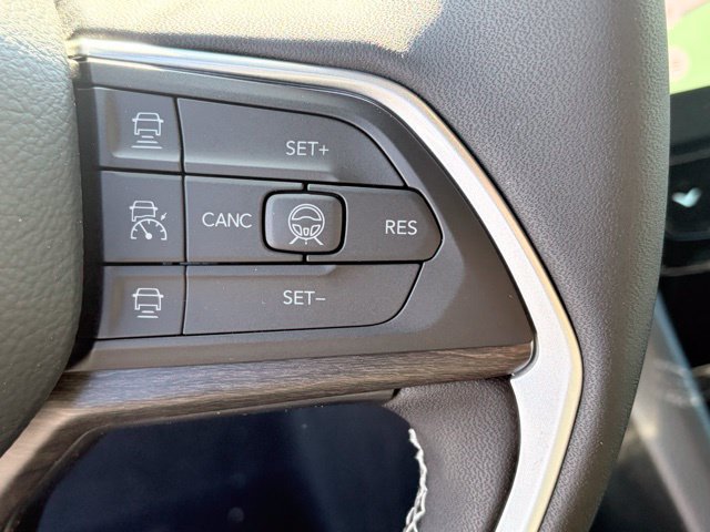 New 2026 Jeep Grand Cherokee Limited w/ Luxury Tech Group II AWD/4WD image 19