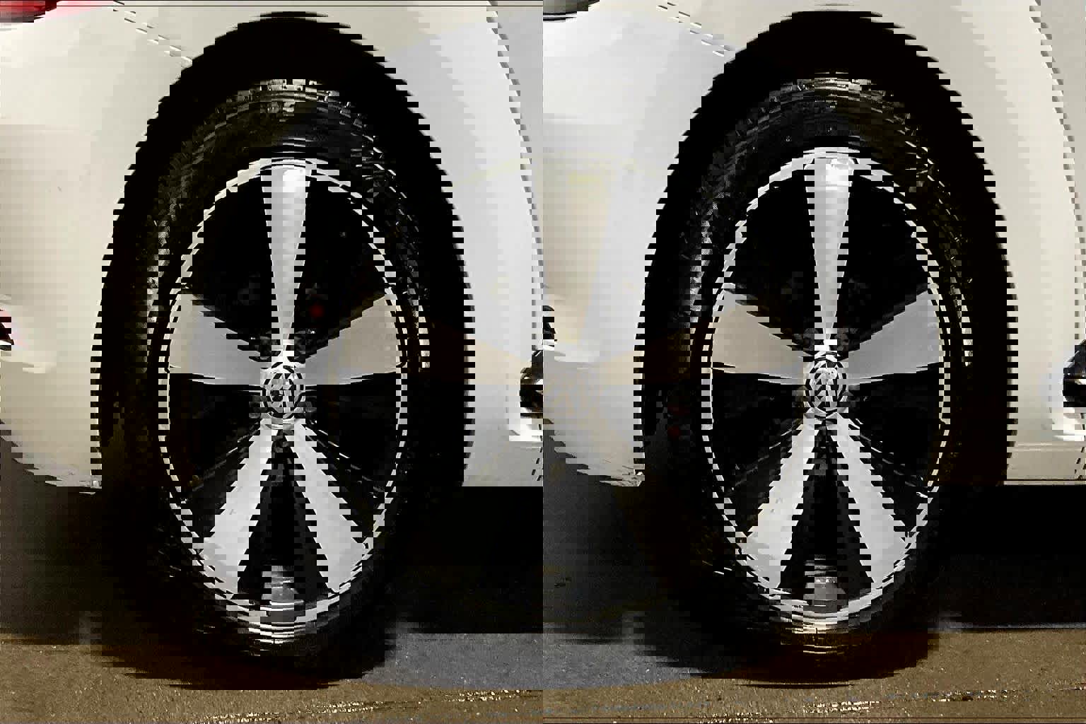 Used 2015 Volkswagen Beetle R-Line image 34