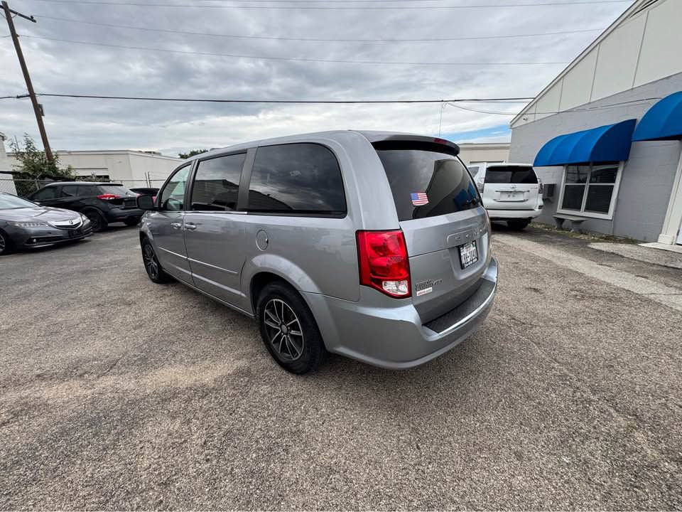 Used 2015 Dodge Grand Caravan R/T image 15