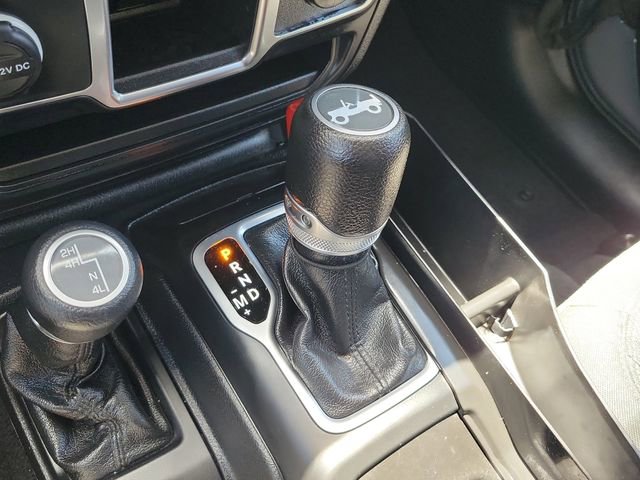 Used 2018 Jeep Wrangler Unlimited Sport AWD/4WD image 32