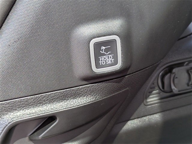 New 2025 Jeep Grand Cherokee Limited w/ Luxury Tech Group II image 13