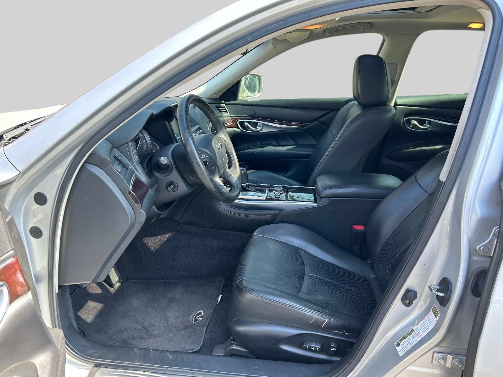 Used 2011 INFINITI M37 w/ Premium Pkg image 11