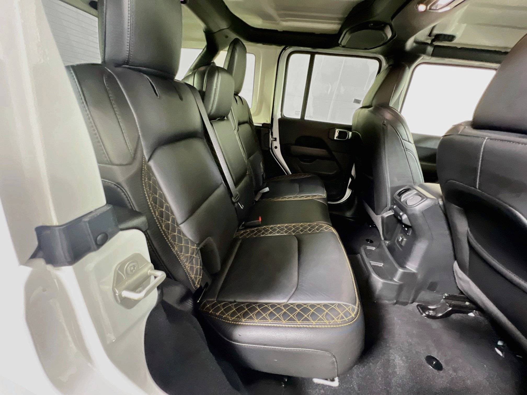 Used 2023 Jeep Wrangler Unlimited Sahara AWD/4WD image 25
