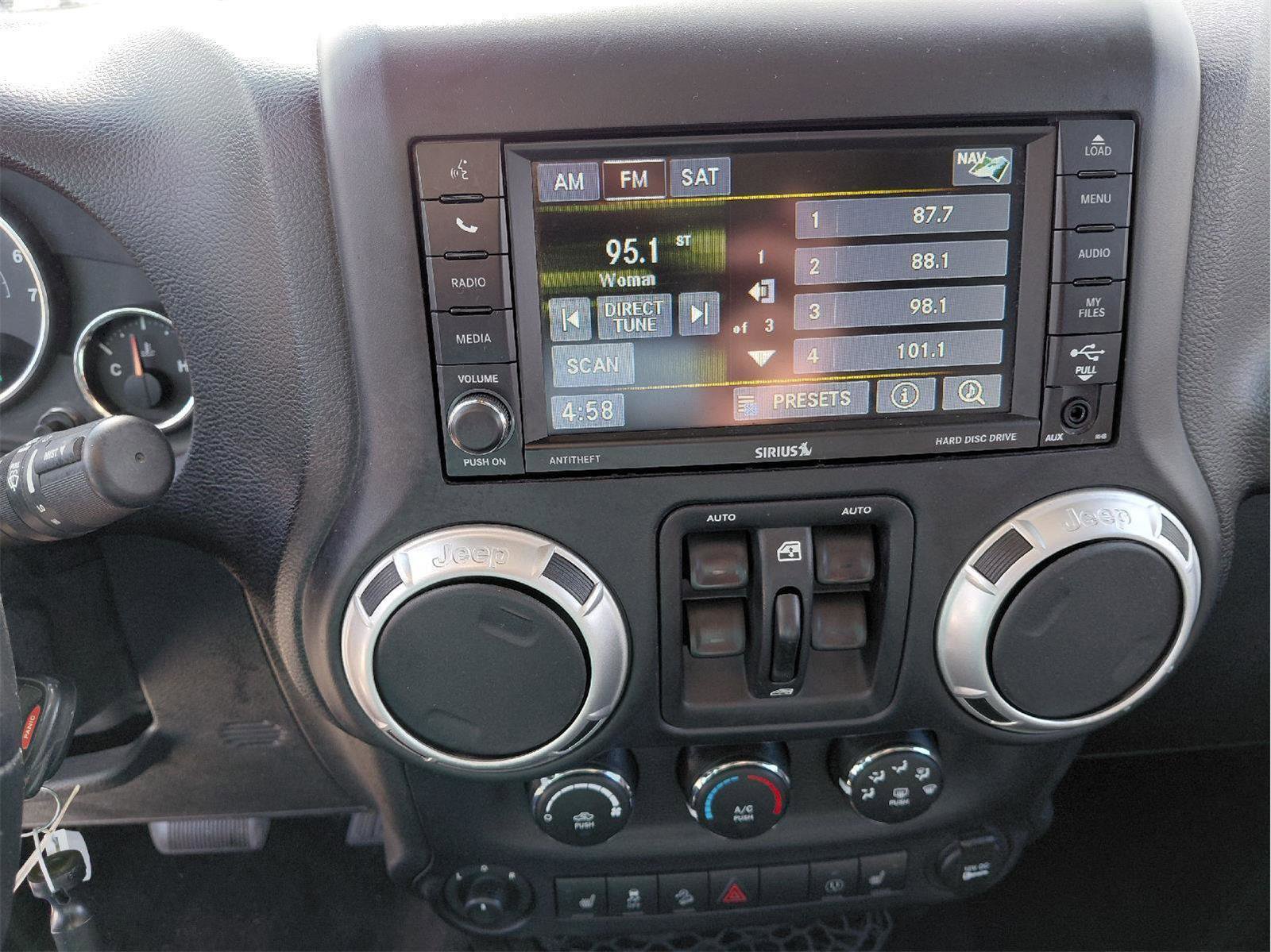 Used 2015 Jeep Wrangler Unlimited Rubicon w/ Connectivity Group image 30