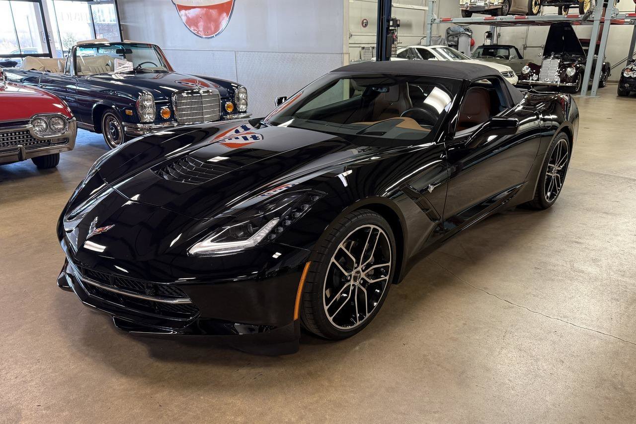 Used 2018 Chevrolet Corvette Stingray Convertible w/ 3LT Preferred Equipment Group image 35