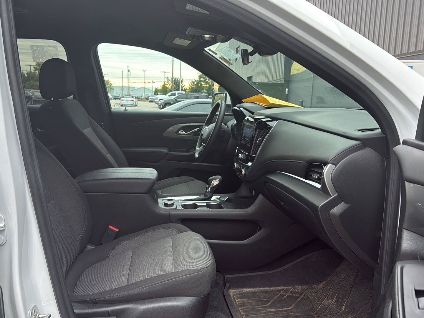 Used 2023 Chevrolet Traverse LT FWD image 13
