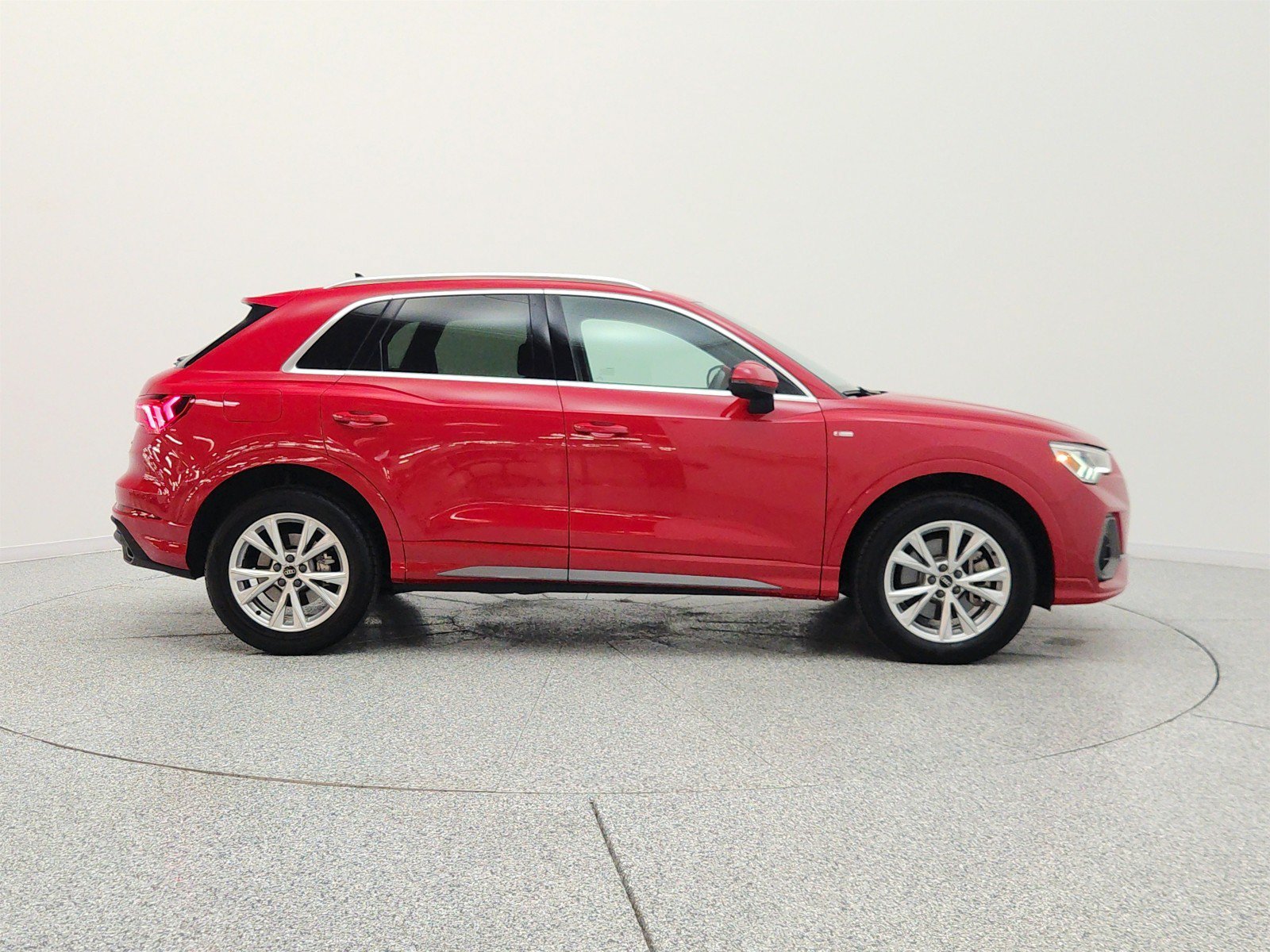 Used 2023 Audi Q3 2.0T Premium Plus w/ Premium Plus Package AWD/4WD image 4