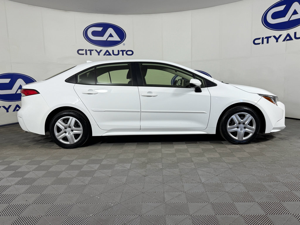 Used 2022 Toyota Corolla LE image 3