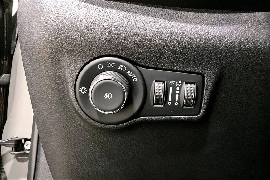 Used 2022 Jeep Compass Trailhawk image 16