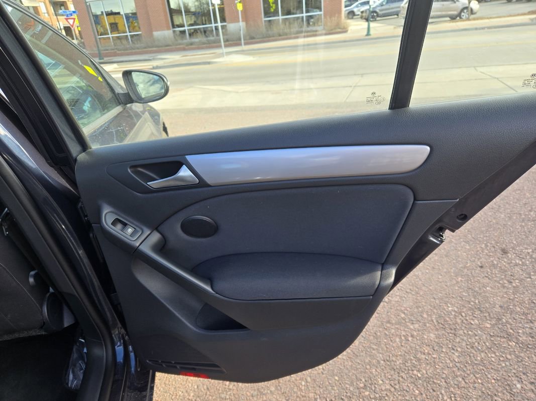 Used 2012 Volkswagen Golf TDI image 21