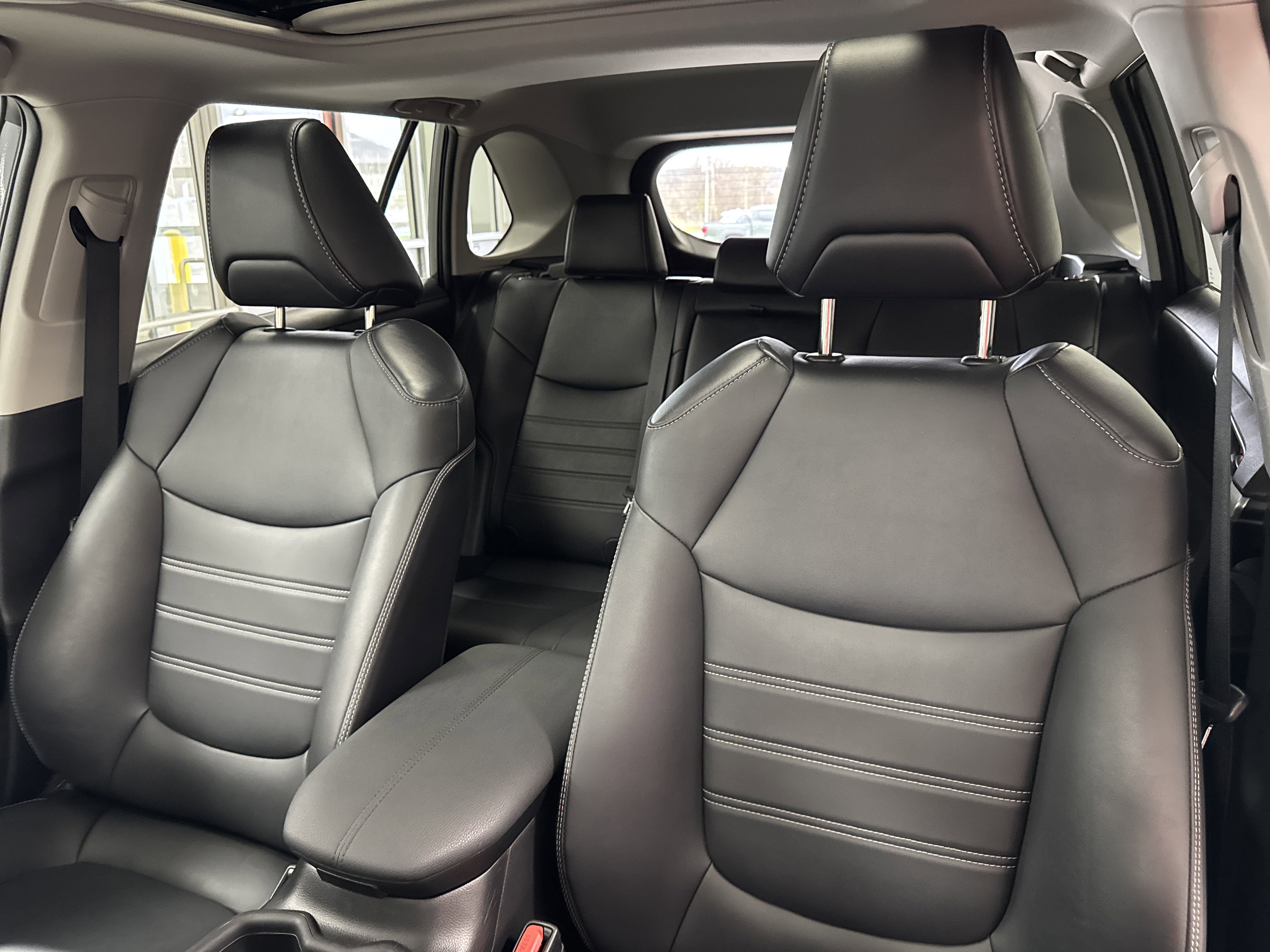 Used 2021 Toyota RAV4 XLE Premium image 26