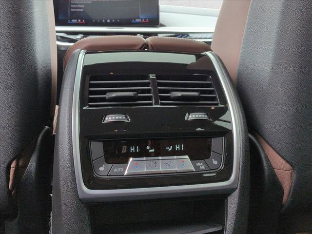 Used 2024 BMW X7 M60i image 18
