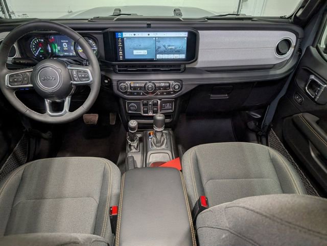 Used 2025 Jeep Wrangler Unlimited Sahara w/ Safety Group AWD/4WD image 12