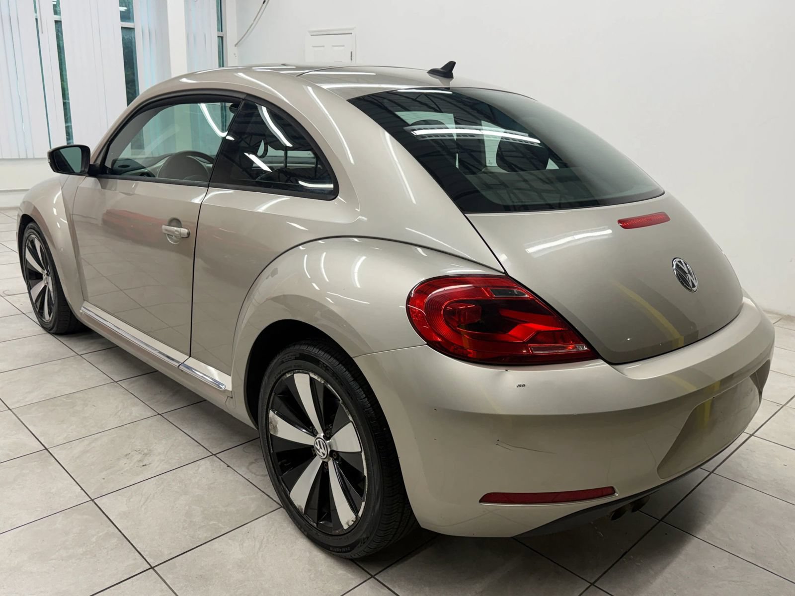Used 2012 Volkswagen Beetle 2.5 FWD image 7