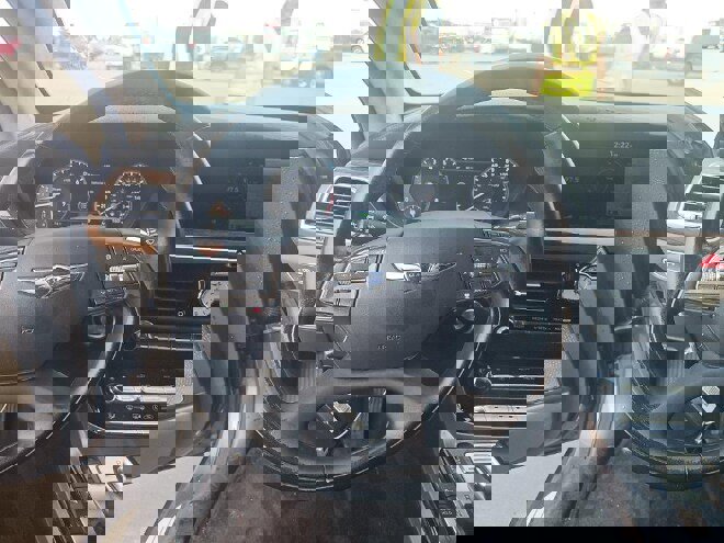 Used 2018 Genesis G90 3.3T Premium image 13