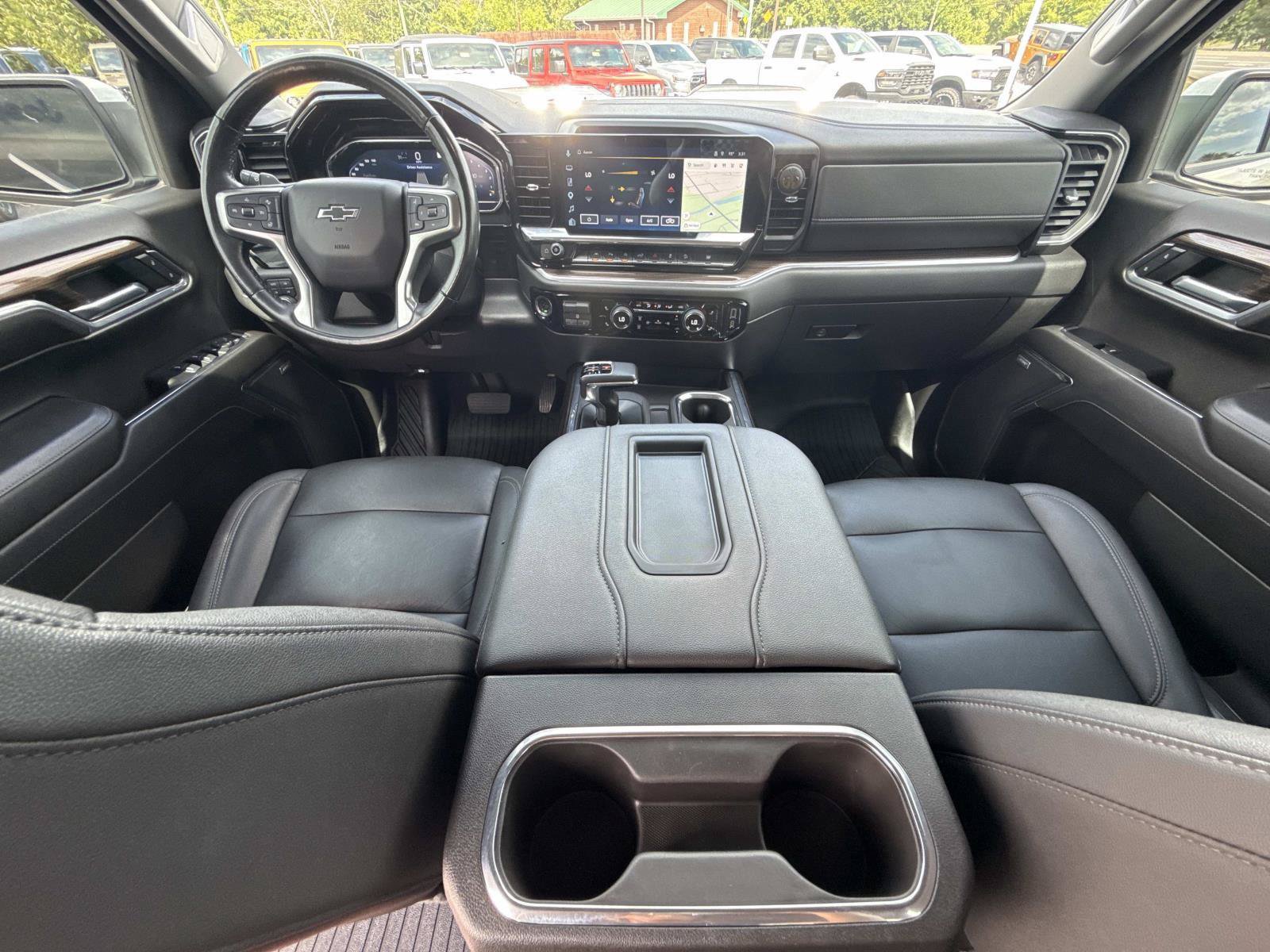 Used 2022 Chevrolet Silverado 1500 LT Trail Boss w/ LT Trail Boss Premium Package AWD/4WD image 16