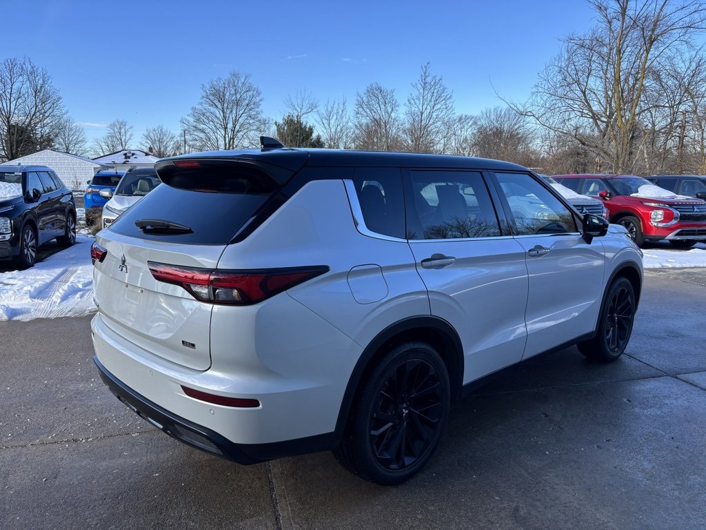 Used 2023 Mitsubishi Outlander SEL Black Edition image 5