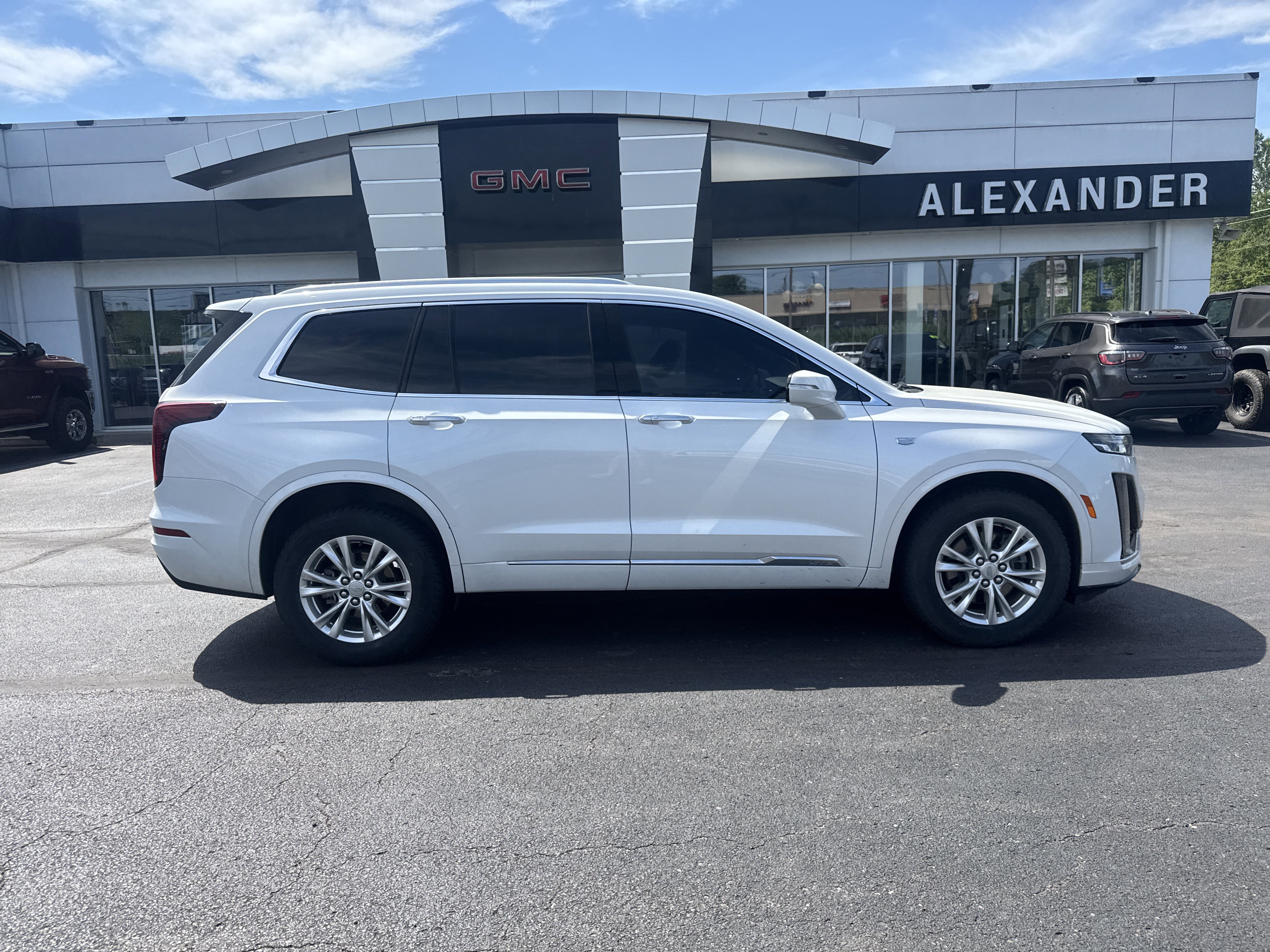 Used 2024 Cadillac XT6 Luxury w/ LPO, Floor Liner Package AWD/4WD video 2