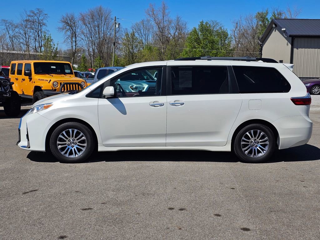 Used 2019 Toyota Sienna XLE w/ XLE Navigation Package image 15