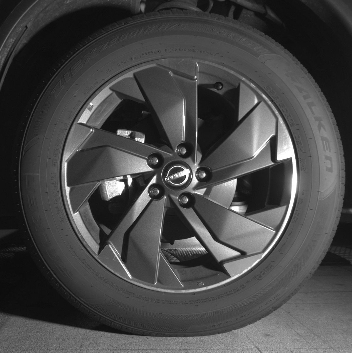 Used 2025 Nissan Rogue SV FWD image 12