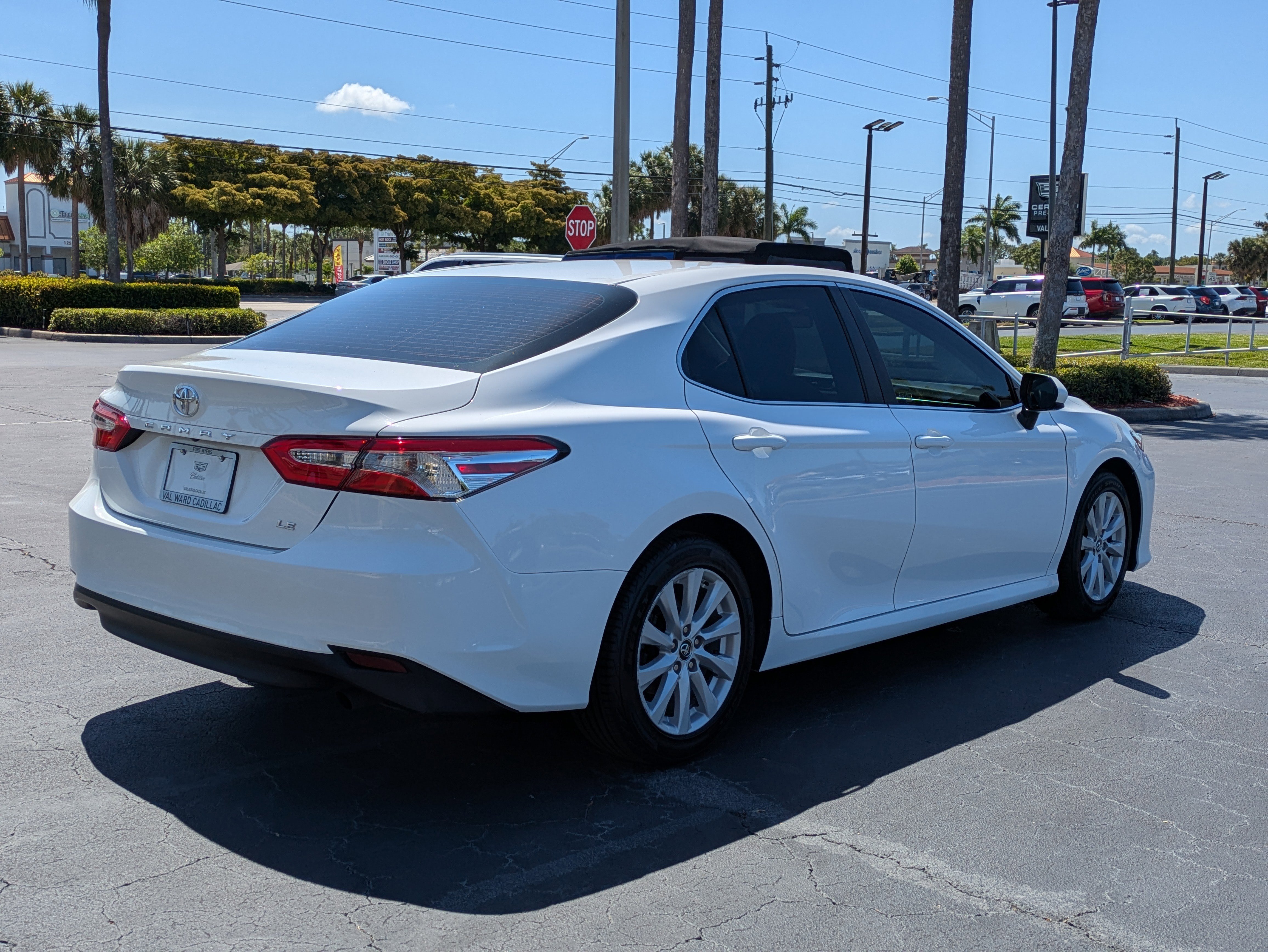 Used 2018 Toyota Camry LE FWD image 6