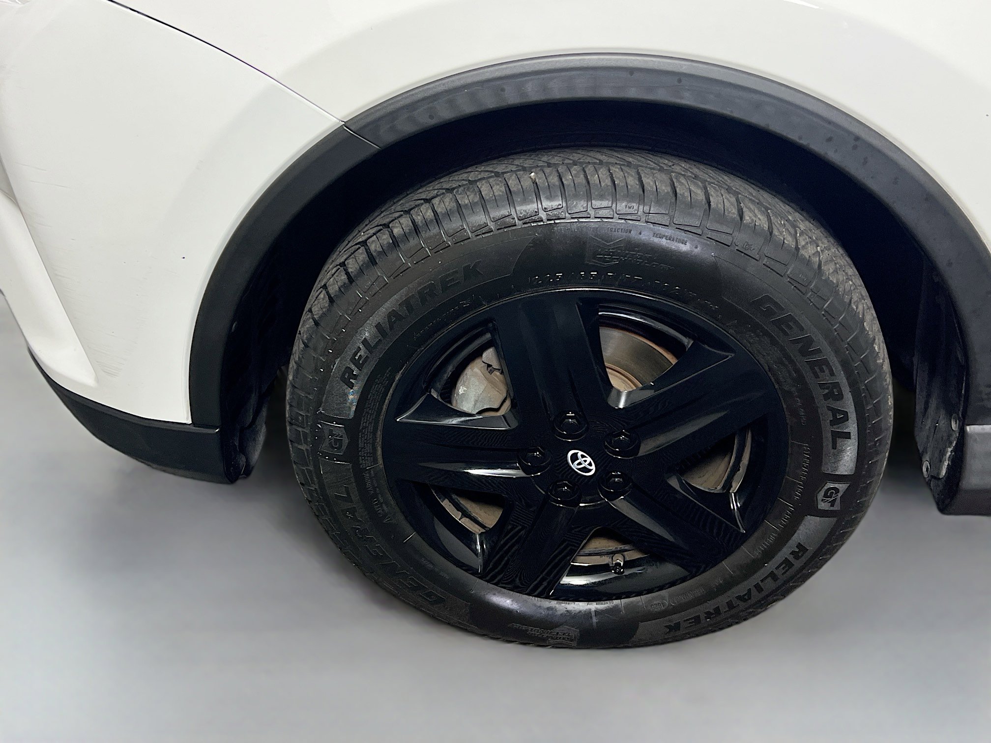 Used 2018 Toyota RAV4 LE image 13