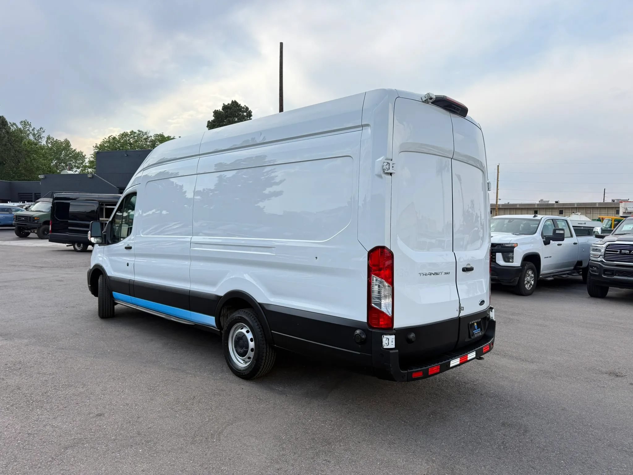 Used 2020 Ford Transit 350 148 High Roof Extended RWD image 4