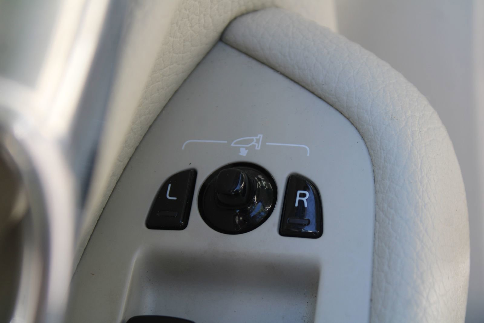 Used 2017 Volvo XC90 T5 Momentum w/ Vision Package FWD image 21