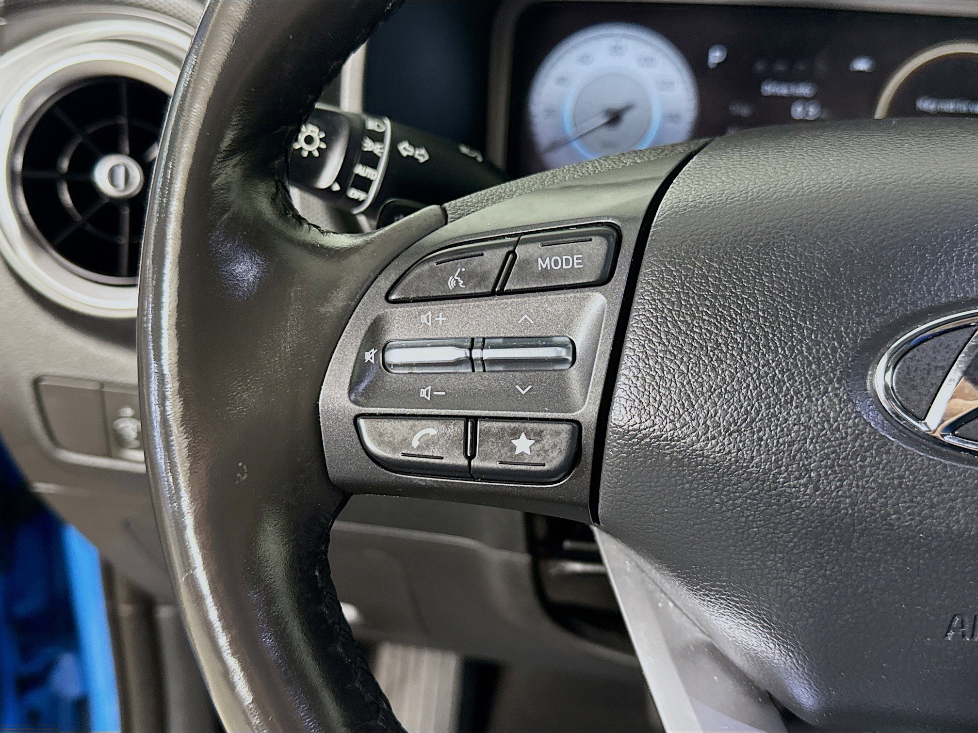 Used 2023 Hyundai Kona Limited image 14