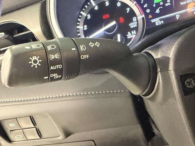 Used 2021 Toyota Highlander XLE AWD/4WD image 38