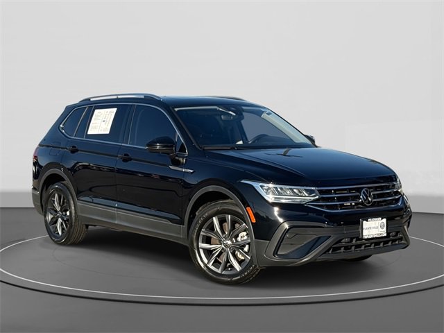 Used 2023 Volkswagen Tiguan SE image 1