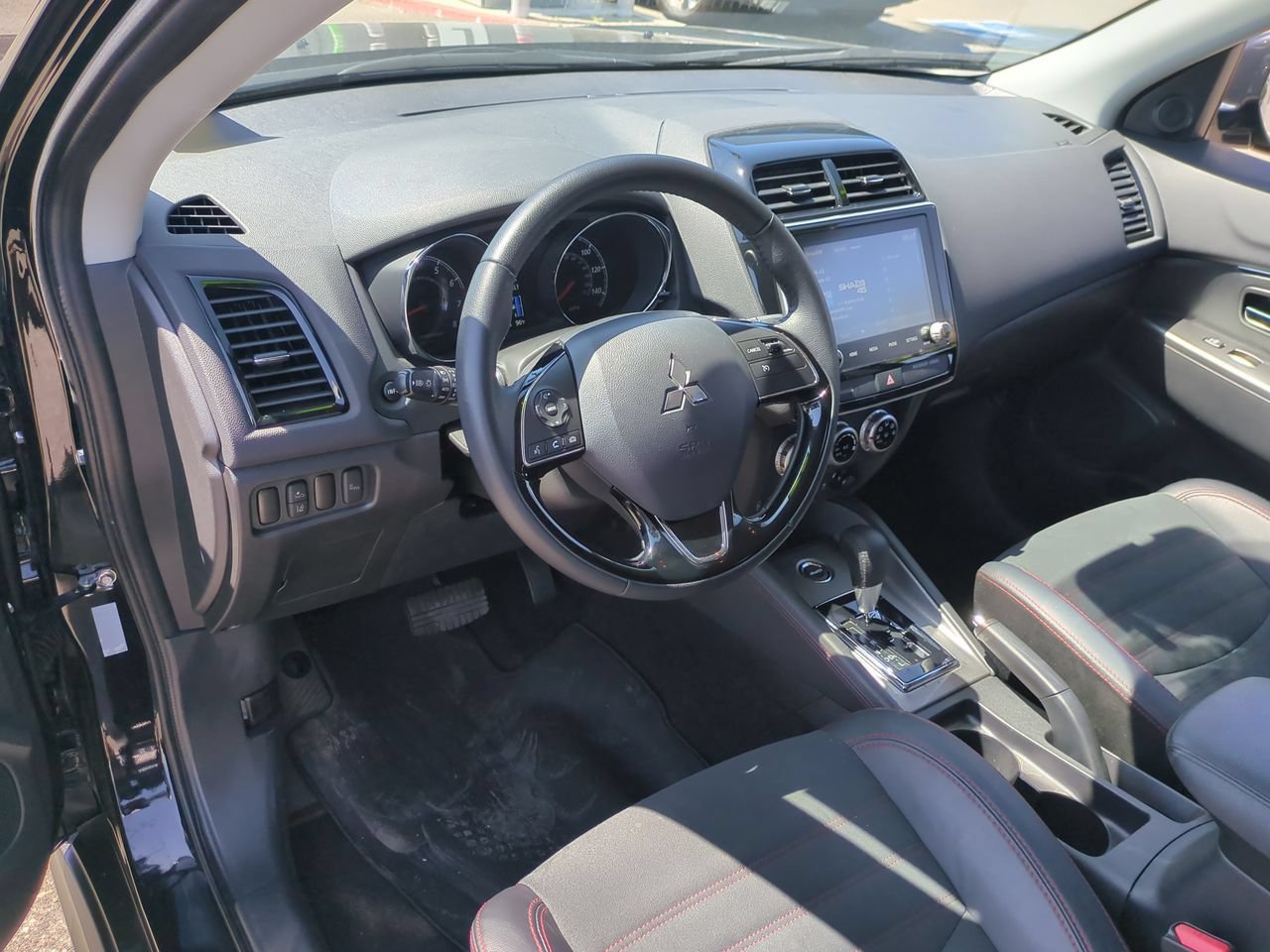 Used 2025 Mitsubishi Outlander Sport SE AWD/4WD image 10