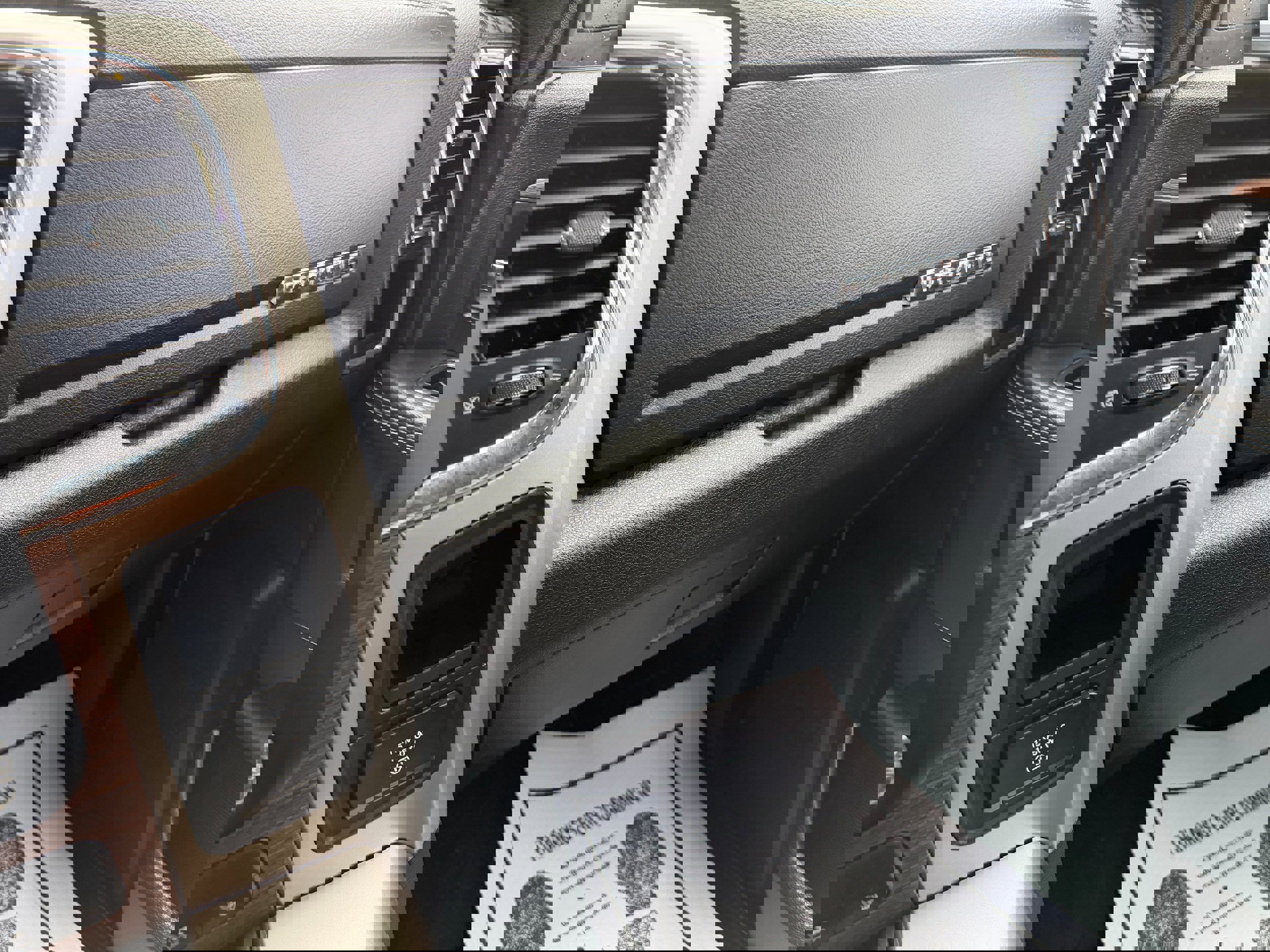 Used 2016 RAM 1500 Laramie w/ Convenience Group image 9